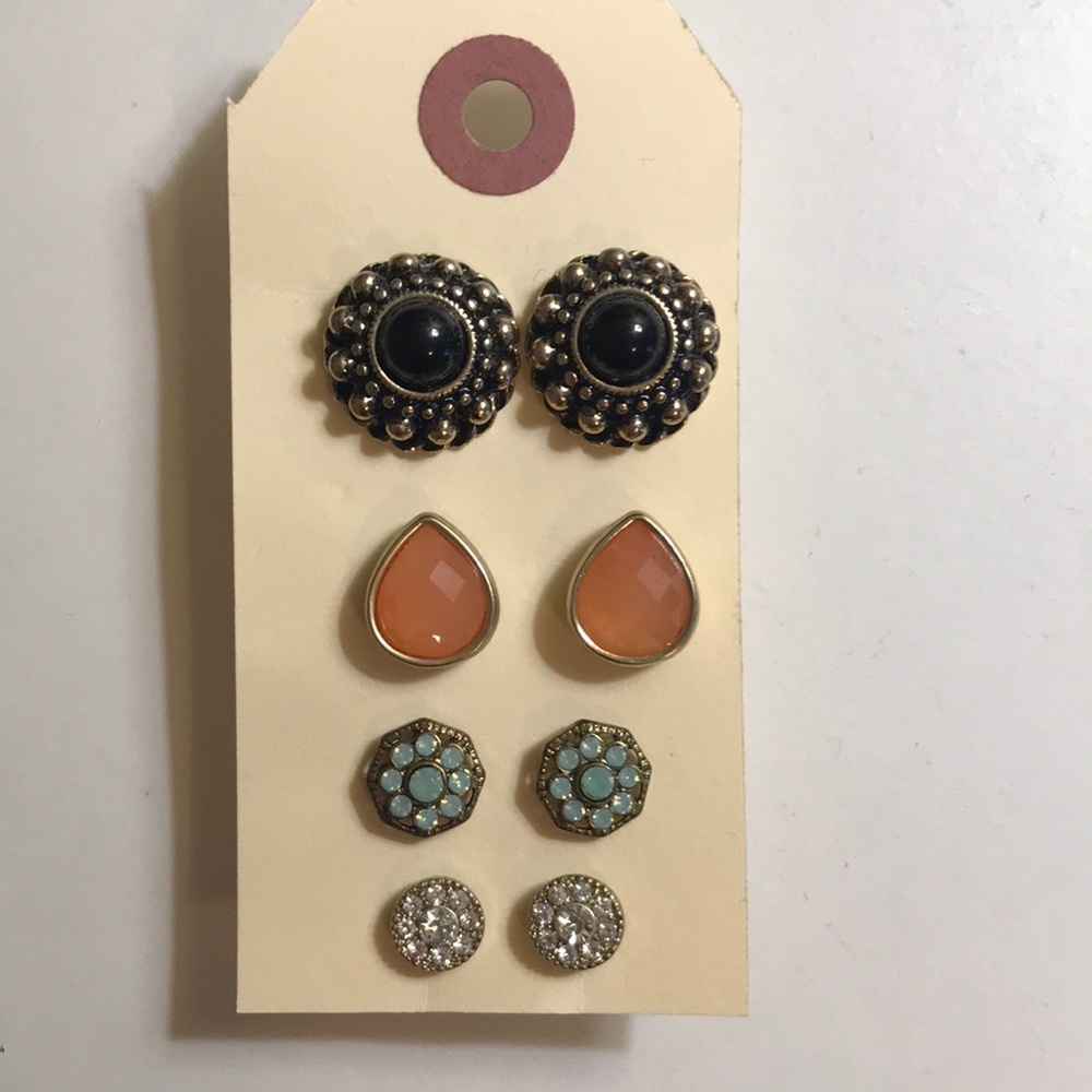 Studded earring set